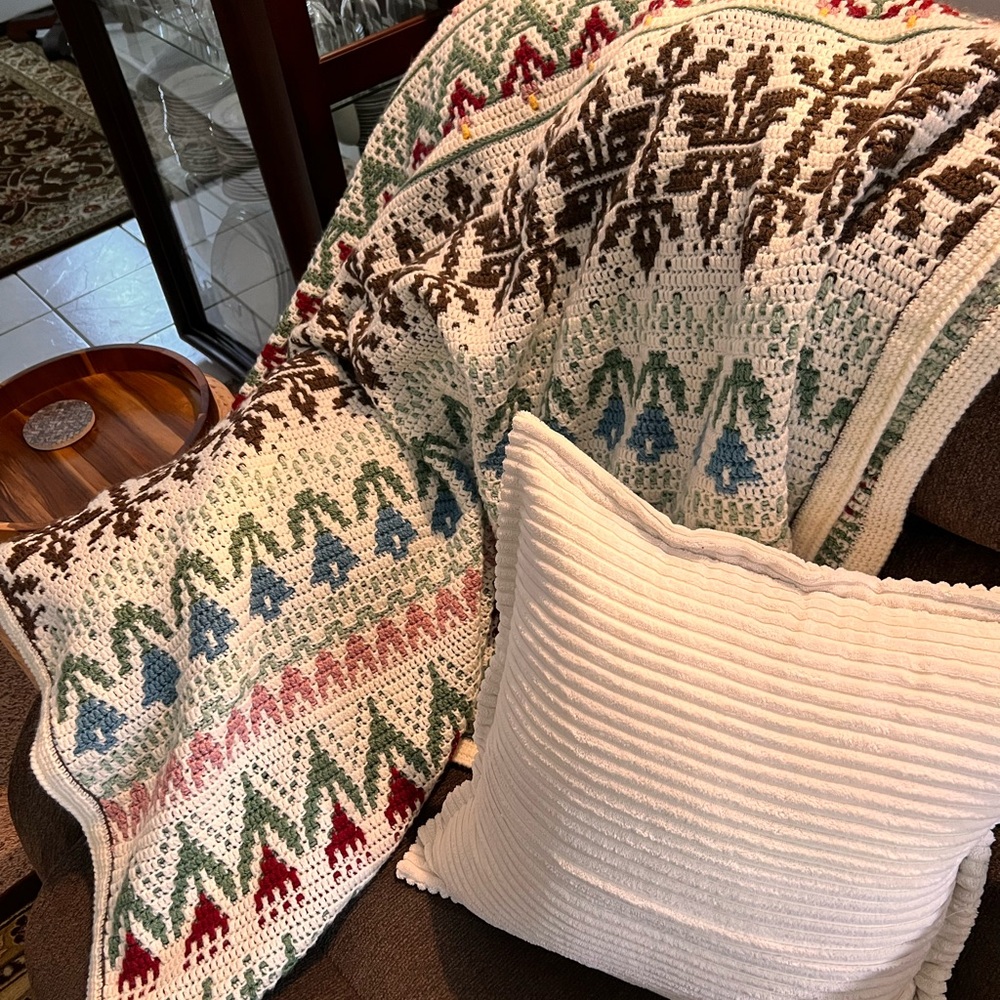 Cream and Green Zigzag Throw Blanket